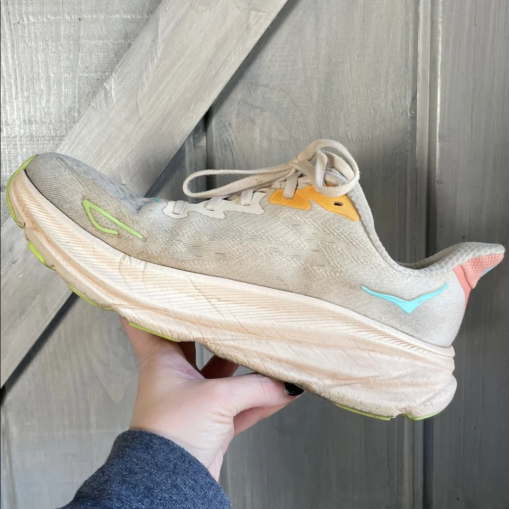 HOKA Clifton Sneaker Size‎ 8.5